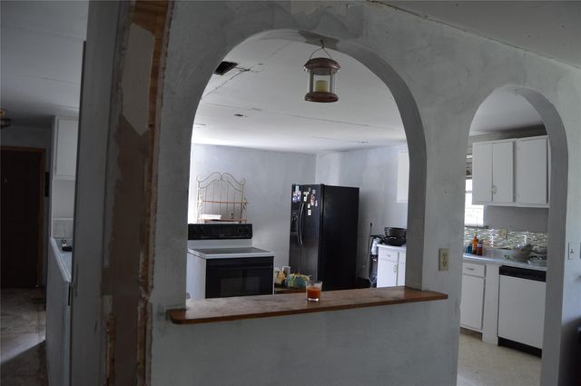 692 Cashscreek Road, Palacios, TX 77465