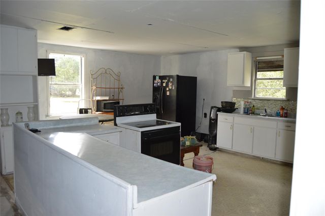 692 Cashscreek Road, Palacios, TX 77465