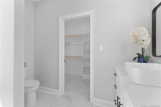 748 Lakewood Pointe Drive, Lake Charles, LA 70605