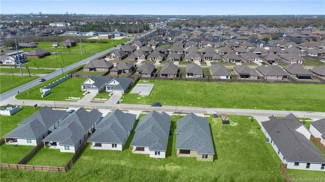 748 Lakewood Pointe Drive, Lake Charles, LA 70605