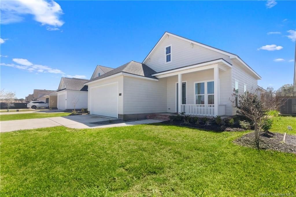 748 Lakewood Pointe Drive, Lake Charles, LA 70605