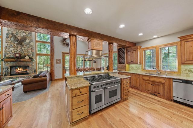 58026 Kinglet Road, Sunriver, OR 97707