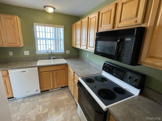 45538 Warwick Drive, Macomb, MI 48044