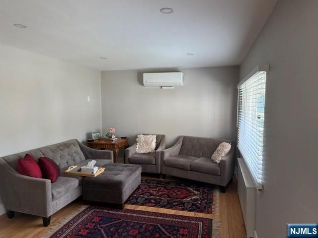 20 Susquehanna Avenue, Rochelle Park, NJ 07662