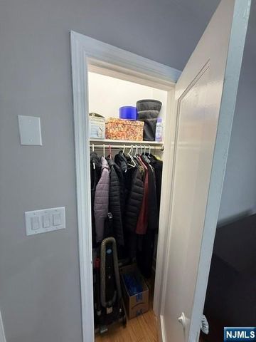 20 Susquehanna Avenue, Rochelle Park, NJ 07662