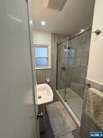 20 Susquehanna Avenue, Rochelle Park, NJ 07662