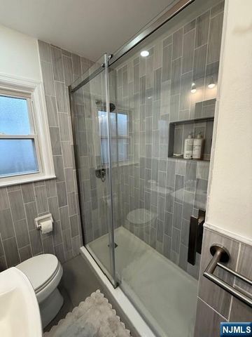 20 Susquehanna Avenue, Rochelle Park, NJ 07662