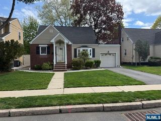 20 Susquehanna Avenue, Rochelle Park, NJ 07662