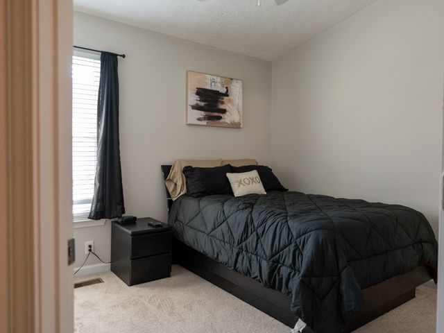 1306 Tweedle Ct, Murfreesboro, TN 37130