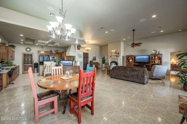 5944 Dusty Prints Road, Las Cruces, NM 88007