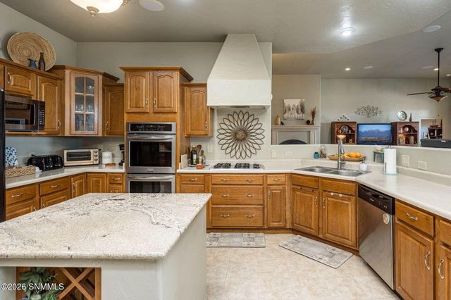 5944 Dusty Prints Road, Las Cruces, NM 88007