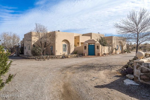 5944 Dusty Prints Road, Las Cruces, NM 88007