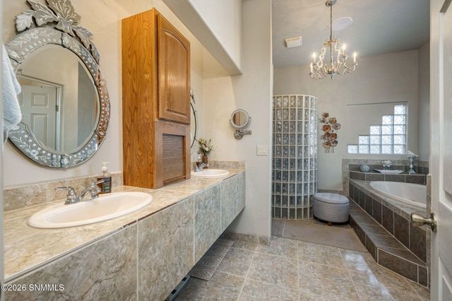 5944 Dusty Prints Road, Las Cruces, NM 88007