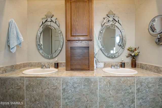 5944 Dusty Prints Road, Las Cruces, NM 88007