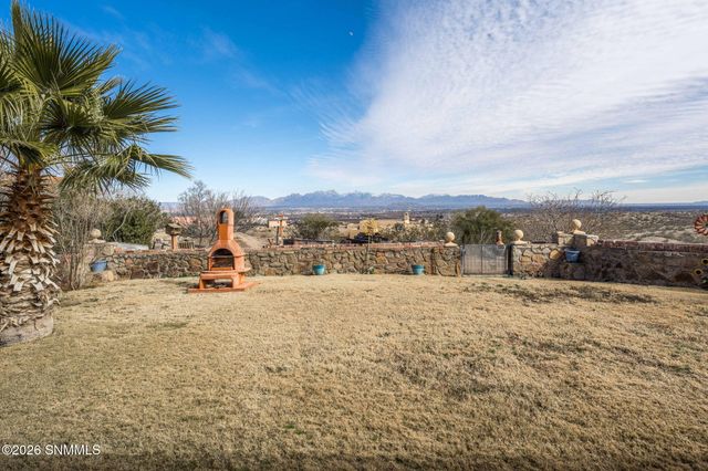 5944 Dusty Prints Road, Las Cruces, NM 88007