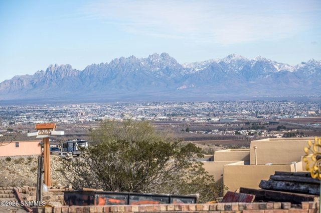 5944 Dusty Prints Road, Las Cruces, NM 88007