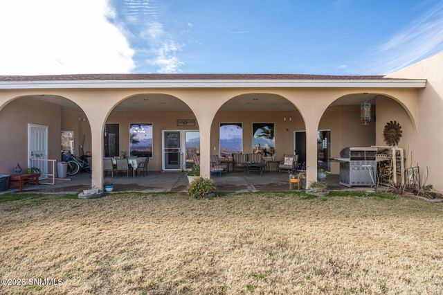 5944 Dusty Prints Road, Las Cruces, NM 88007