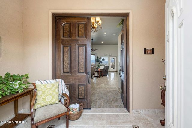 5944 Dusty Prints Road, Las Cruces, NM 88007