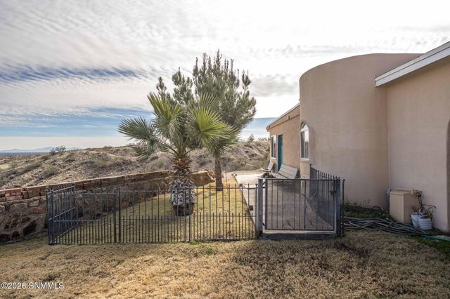 5944 Dusty Prints Road, Las Cruces, NM 88007