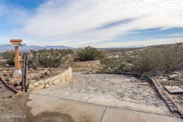 5944 Dusty Prints Road, Las Cruces, NM 88007