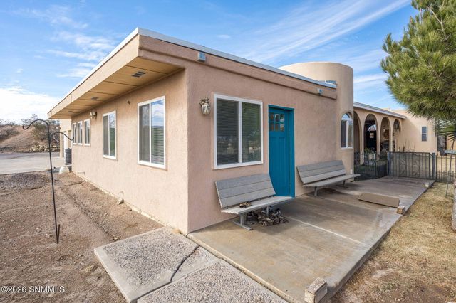 5944 Dusty Prints Road, Las Cruces, NM 88007