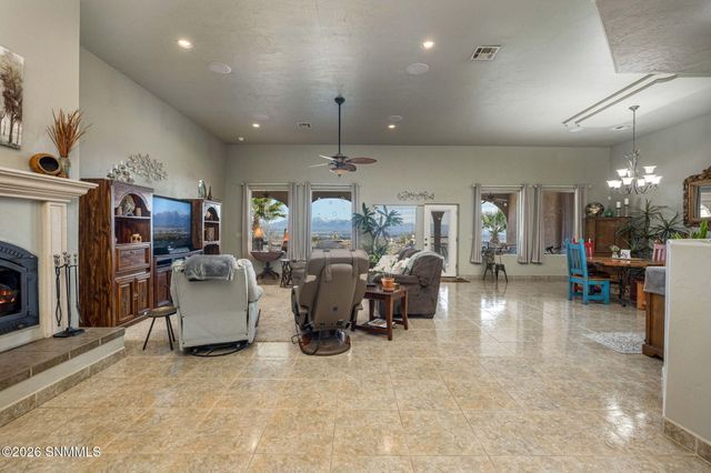 5944 Dusty Prints Road, Las Cruces, NM 88007