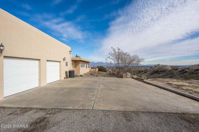 5944 Dusty Prints Road, Las Cruces, NM 88007