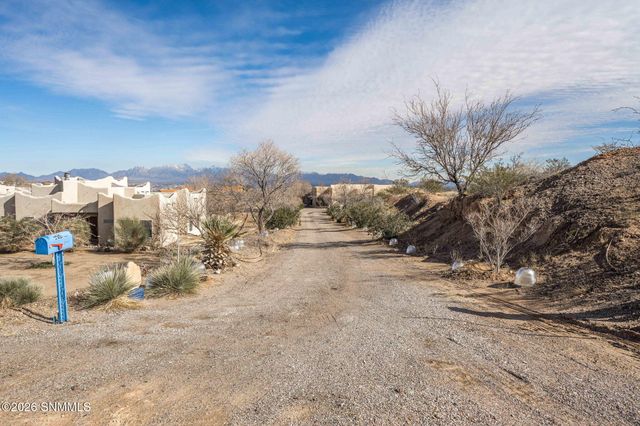 5944 Dusty Prints Road, Las Cruces, NM 88007