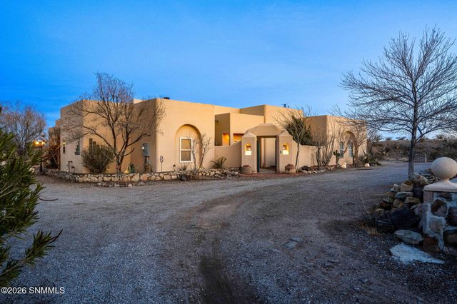 5944 Dusty Prints Road, Las Cruces, NM 88007
