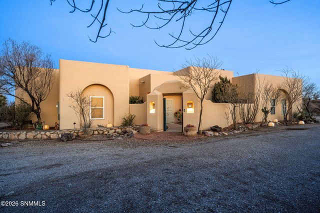 5944 Dusty Prints Road, Las Cruces, NM 88007