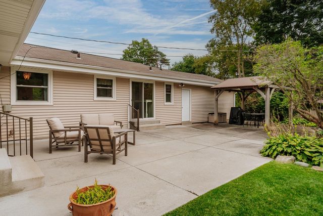 3035 Pilgrim ROAD, Brookfield, WI 53005