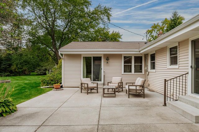 3035 Pilgrim ROAD, Brookfield, WI 53005