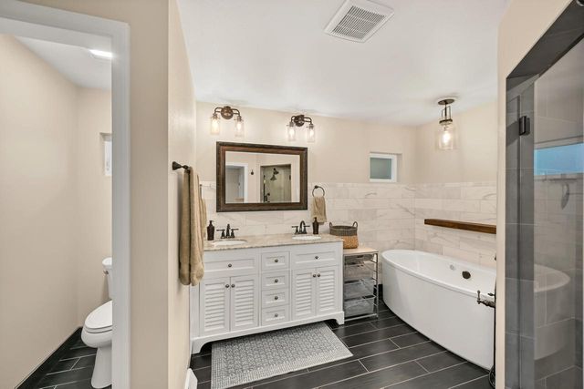 3035 Pilgrim ROAD, Brookfield, WI 53005