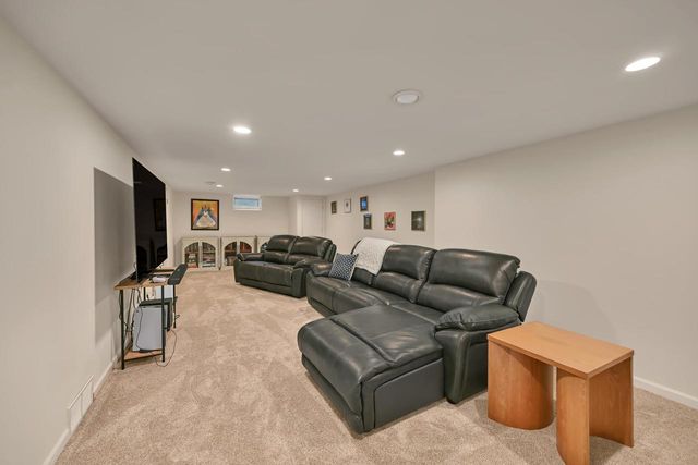 3035 Pilgrim ROAD, Brookfield, WI 53005