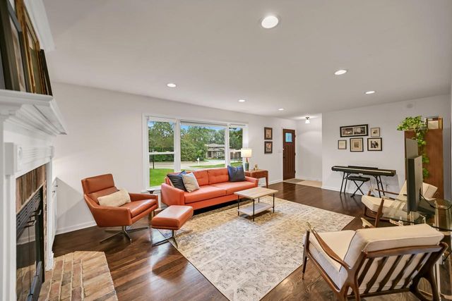 3035 Pilgrim ROAD, Brookfield, WI 53005