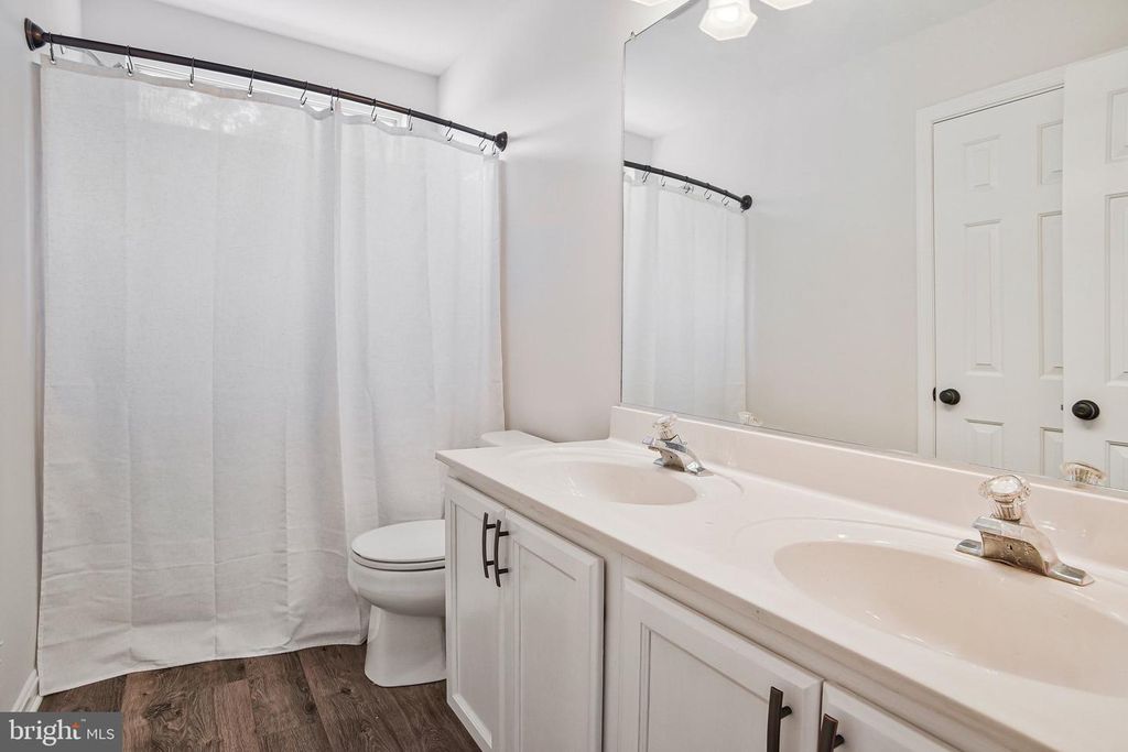 Image 13 of property listing at 2322 HAWKS LANDING CT, Waldorf, MD 20601