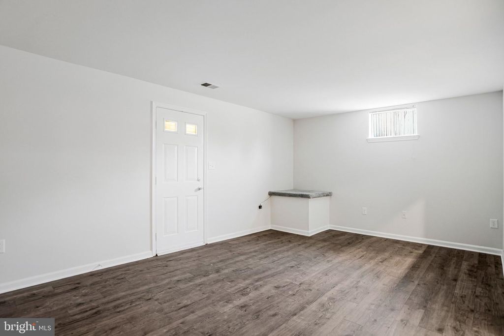 Image 17 of property listing at 2322 HAWKS LANDING CT, Waldorf, MD 20601