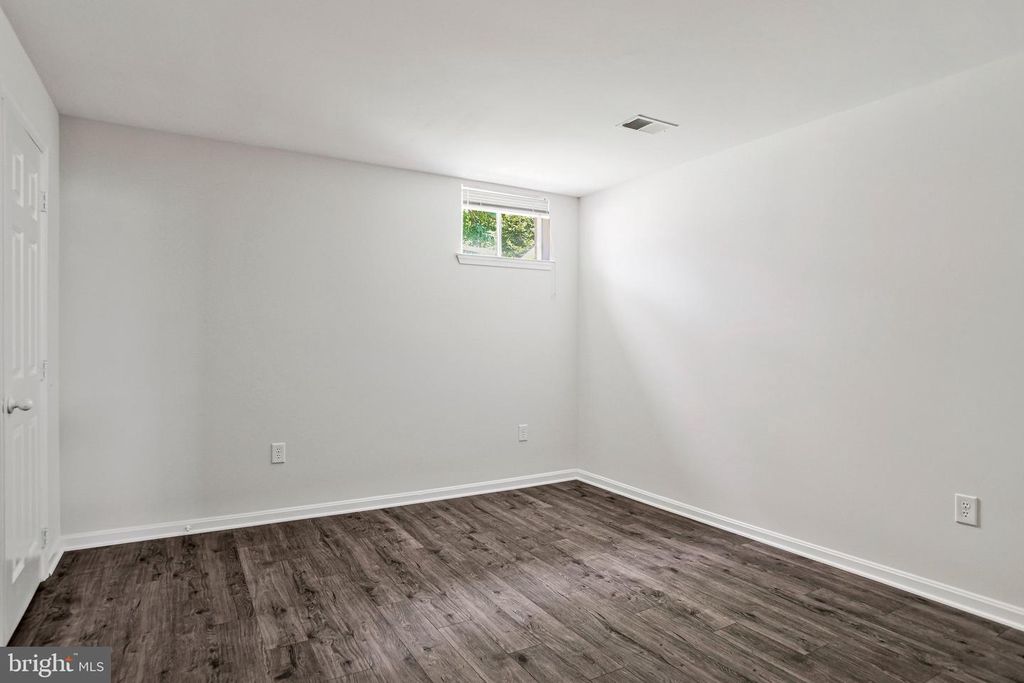 Image 18 of property listing at 2322 HAWKS LANDING CT, Waldorf, MD 20601