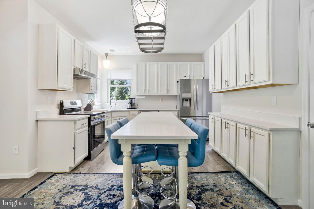 Image 3 of property listing at 2322 HAWKS LANDING CT, Waldorf, MD 20601