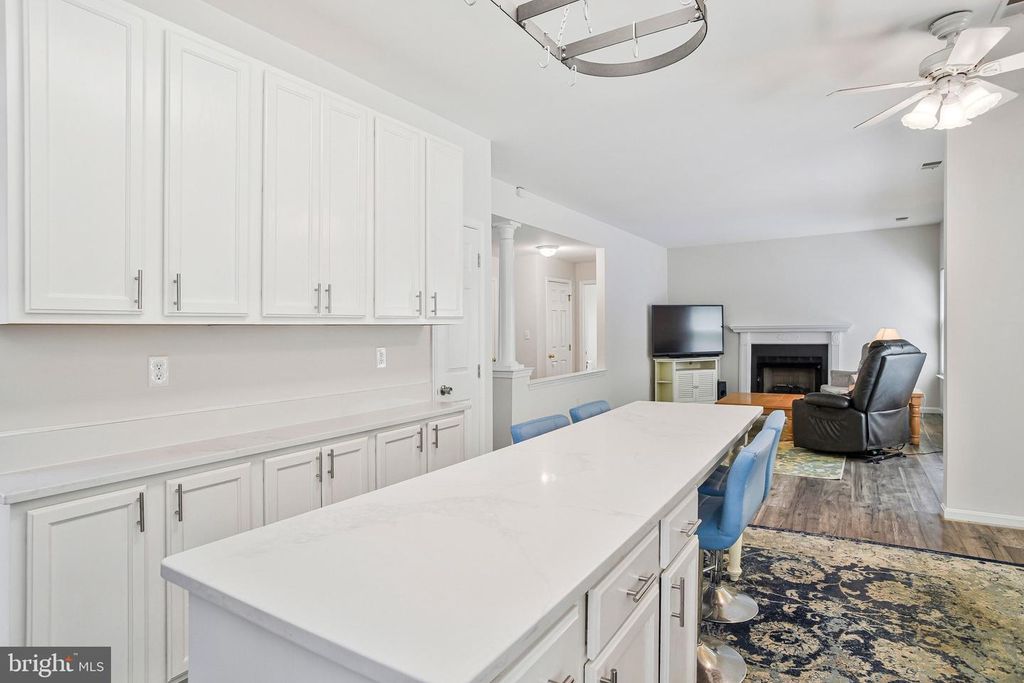Image 6 of property listing at 2322 HAWKS LANDING CT, Waldorf, MD 20601