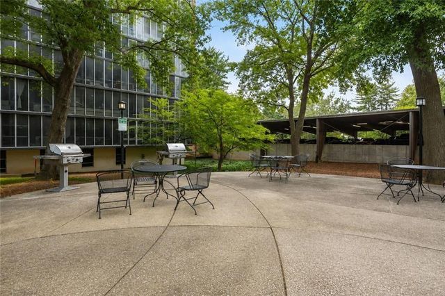 3060 Pharr Court North NW 302, Atlanta, GA 30305