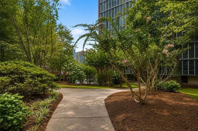 3060 Pharr Court North NW 302, Atlanta, GA 30305
