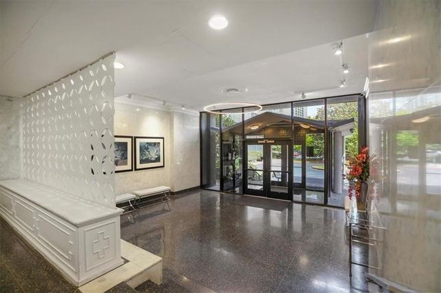 3060 Pharr Court North NW 302, Atlanta, GA 30305