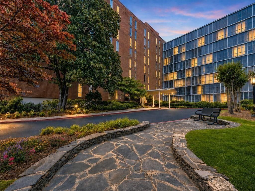 3060 Pharr Court North NW 302, Atlanta, GA 30305
