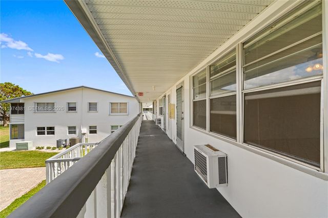 237 Camden J 237, West Palm Beach, FL 33417