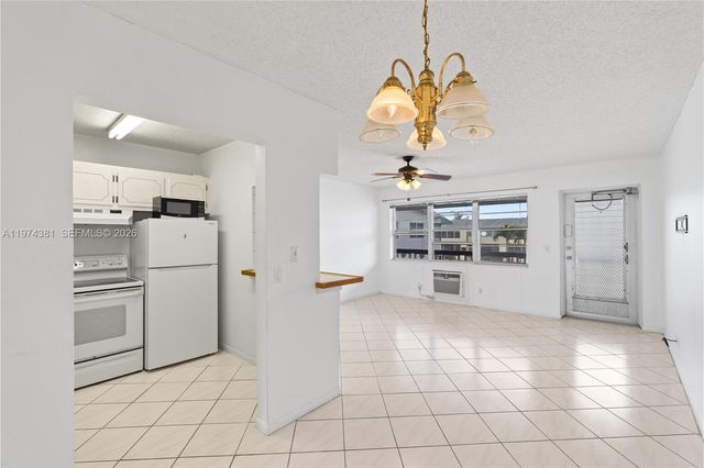 237 Camden J 237, West Palm Beach, FL 33417