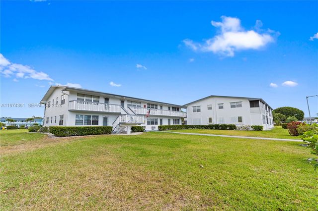 237 Camden J 237, West Palm Beach, FL 33417