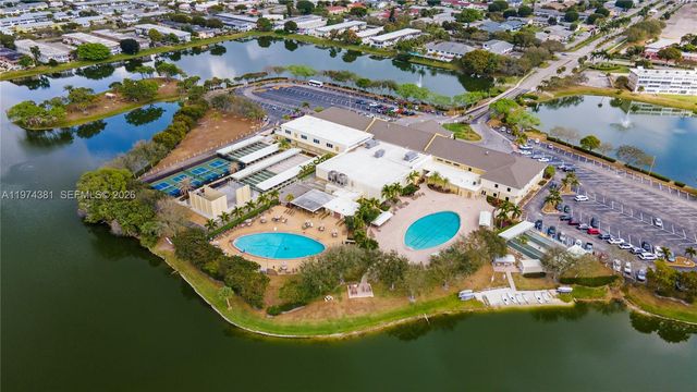 237 Camden J 237, West Palm Beach, FL 33417