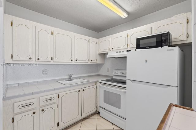 237 Camden J 237, West Palm Beach, FL 33417