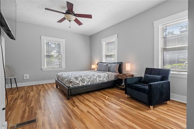 2473 W 11th Street, Cleveland, OH 44113